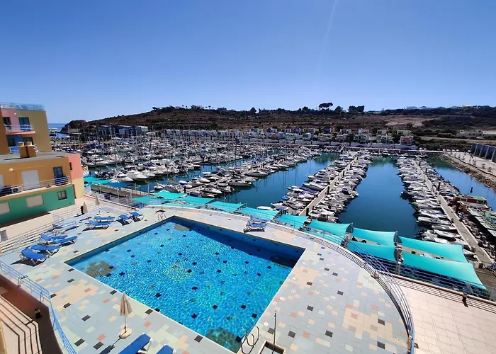 Marina Views アパート